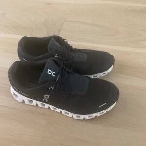 On cloud 5 athletic shoes